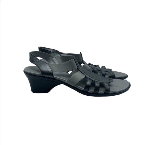 4/$20- Munro Grey Sandals - Picture 3 of 8